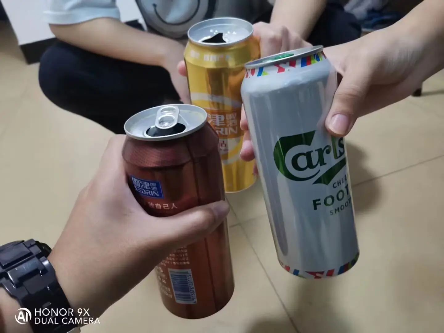 隔周，又带了酒回宿舍，被教官抓到。一半进肚子，一半进下水道