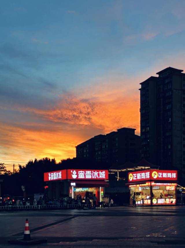 配图